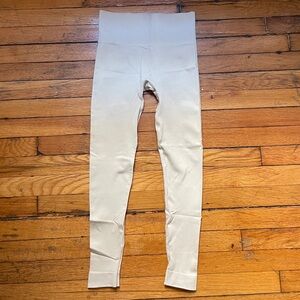 FULL SET AVAILABLE! Set Active Sculpt Flex legging in oat milk